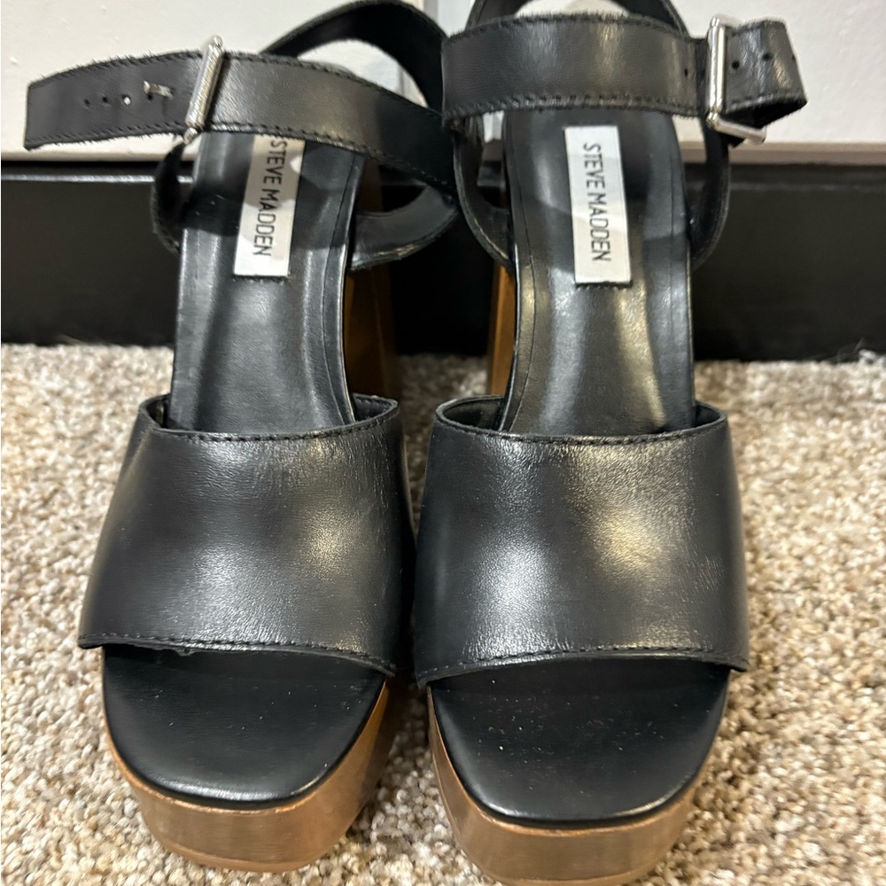 Steve Madden‎ Black and Brown Platform Heels
